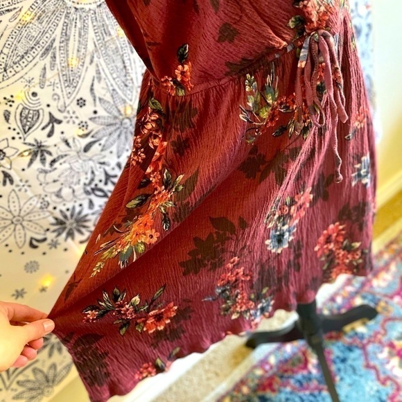 Crimson floral wrap tie short sleeve dress - Picture 6 of 6